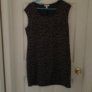 Nine West size large sheath dress. Animal print. Excellent condition size large